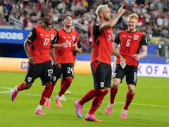 Das Geheimnis hinter dem weißen Tuch im Stadion