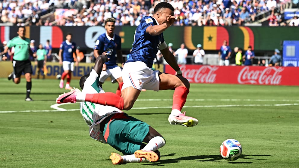 Entscheidung des Schiedsrichters beim WM-Spiel Frankreich