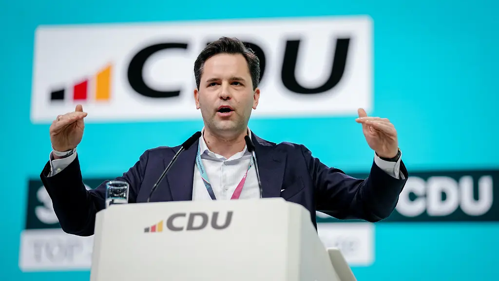 Debatte über Rentenreform und Wehrpflicht