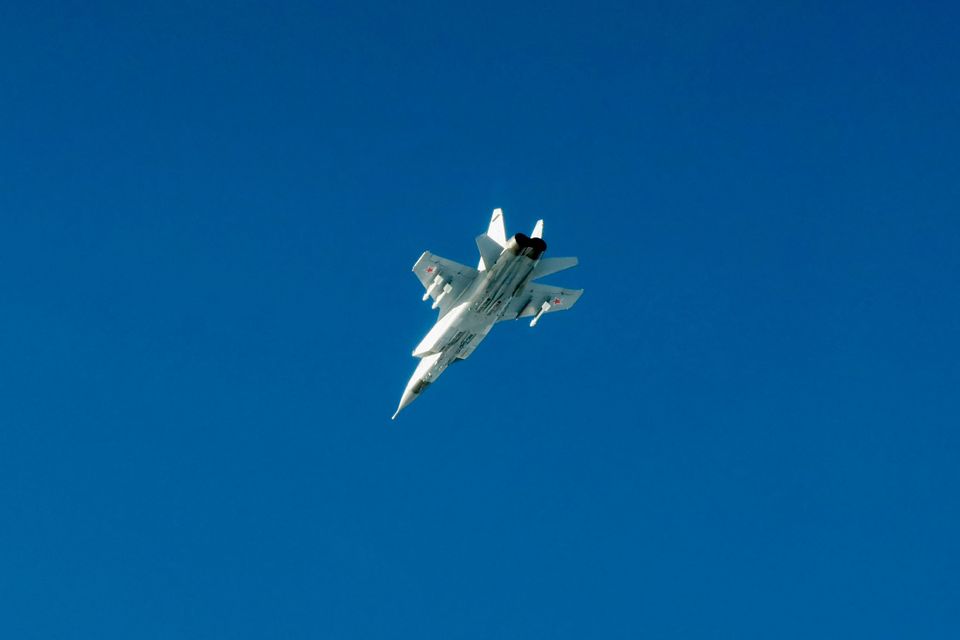 Spannungen in der Ostseeregion: Schwedische und NATO-Kampfflugzeuge im Einsatz