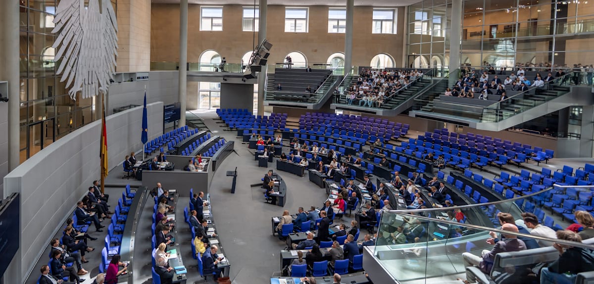 Kritik an der Beantwortung von Abgeordnetenfragen durch die Bundesregierung