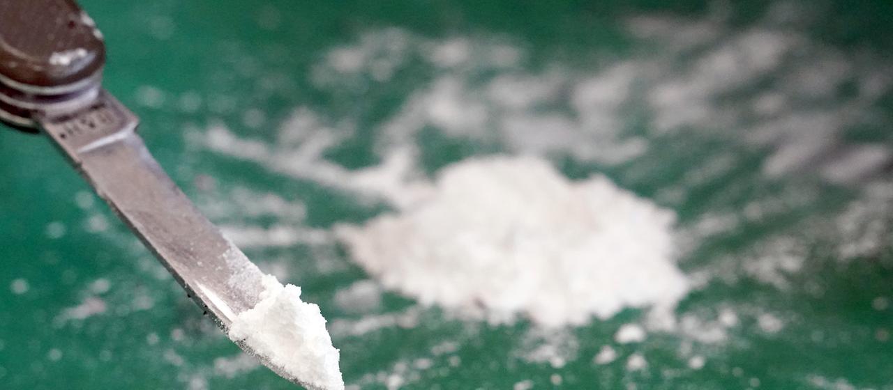 Mehr junge Menschen experimentieren mit Drogen