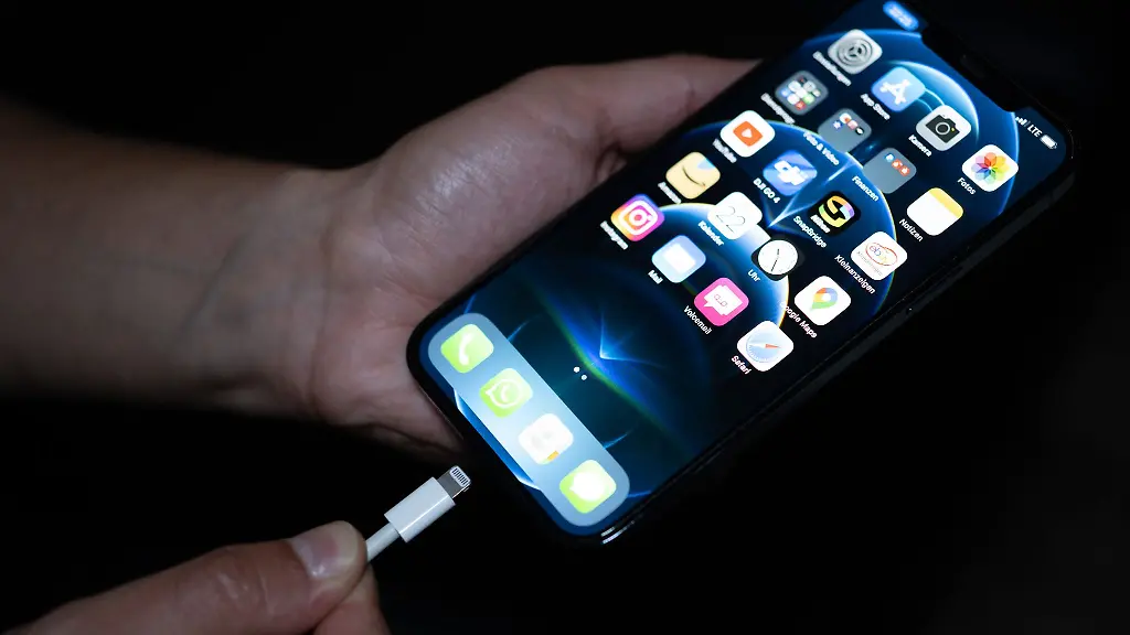 Vorsicht Brandgefahr: Pflege von Smartphone-Akkus