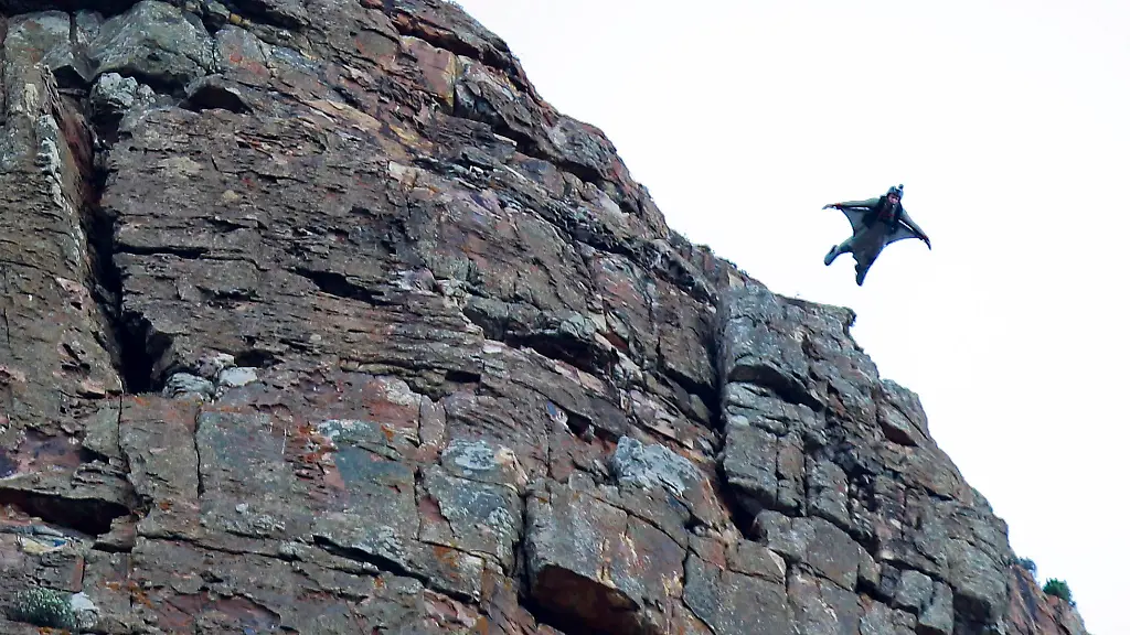 Tödlicher Unfall eines deutschen Wingsuit-Springers in den Schweizer Alpen