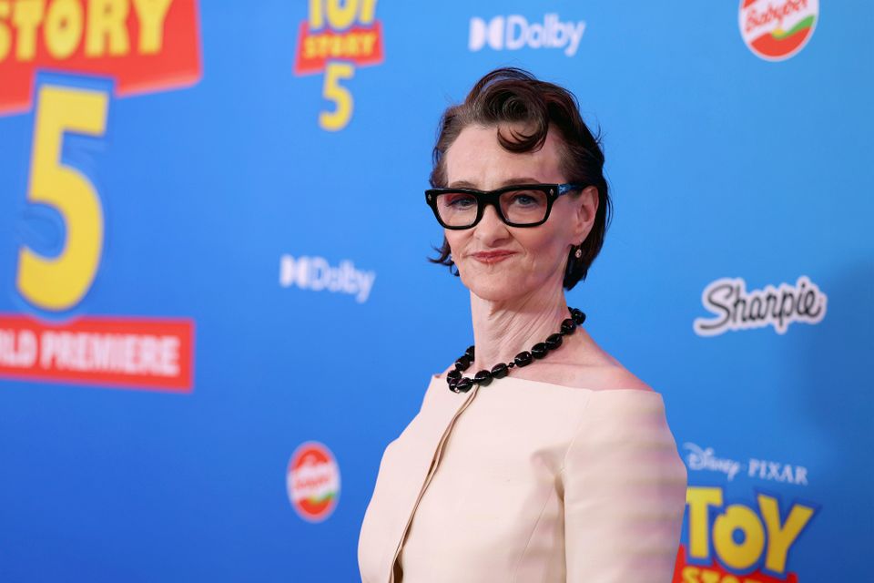 Joan Cusack kehrt nach elf Jahren zurück zum roten Teppich