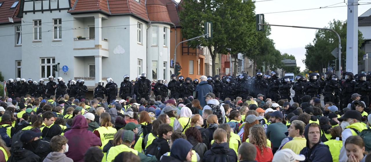 Gegendemonstrationen beim AfD-Bundesparteitag in Erfurt