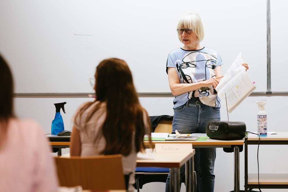 Volkshochschulen kritisieren Regierung wegen Integrationskurs-Kürzungen