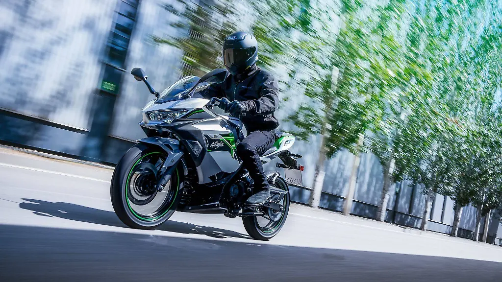Neue E-Motorräder: Von Retro-Bikes bis zu Maxi-Scootern