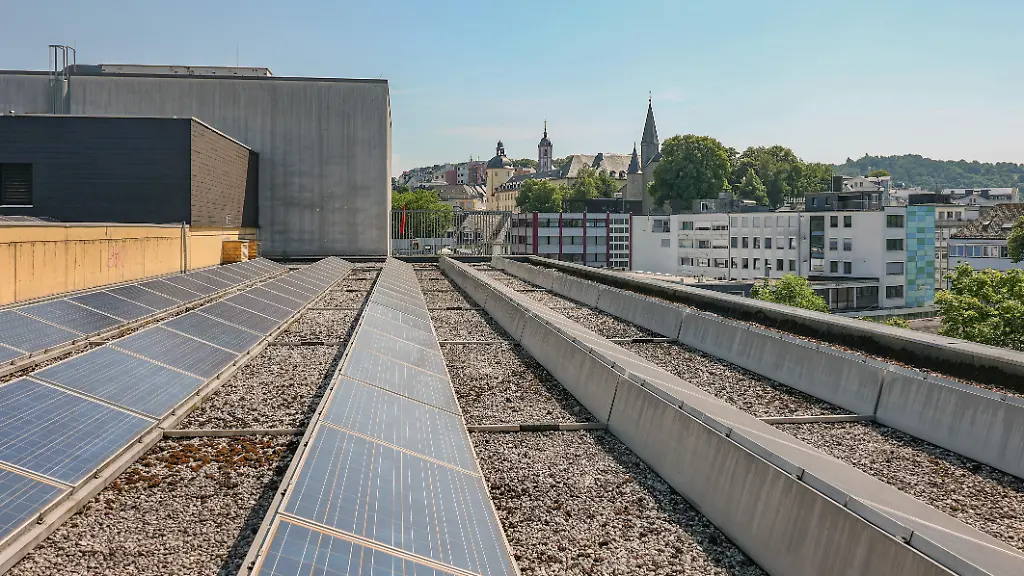 Reiche entschärft Kürzungspläne bei Ökostrom-Förderung