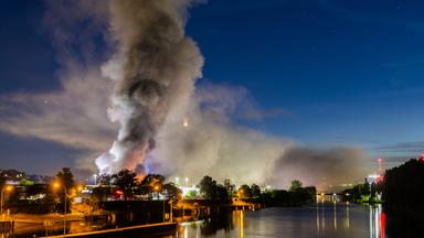 Größter Einsatz seit Jahren: Großbrand in Stuttgarter Industriegebiet