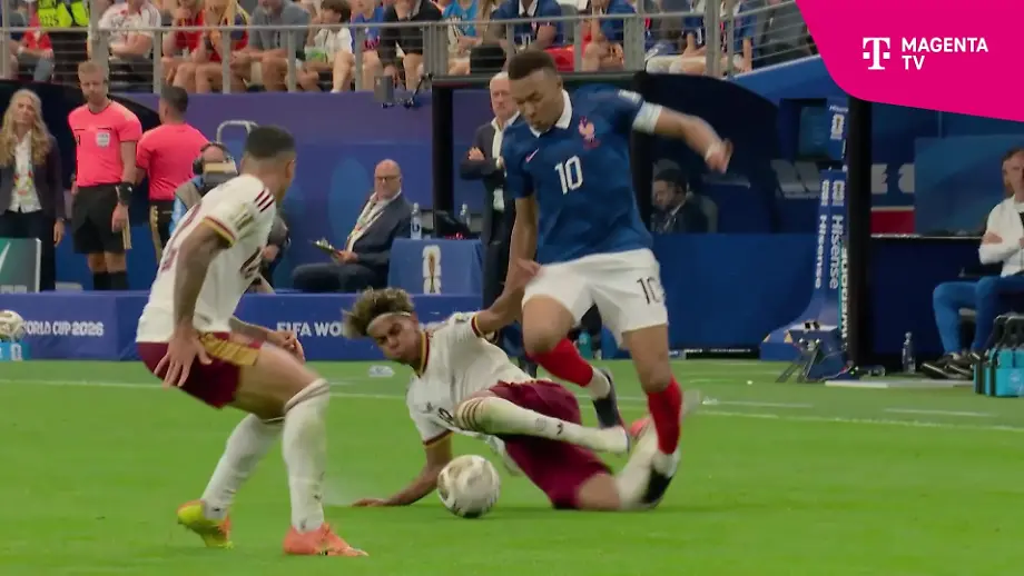 Lamine Yamal foult Kylian Mbappé im WM-Halbfinale