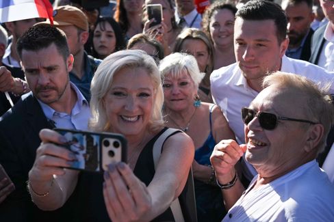 Unterstützung für Marine Le Pen vor Gerichtsurteil