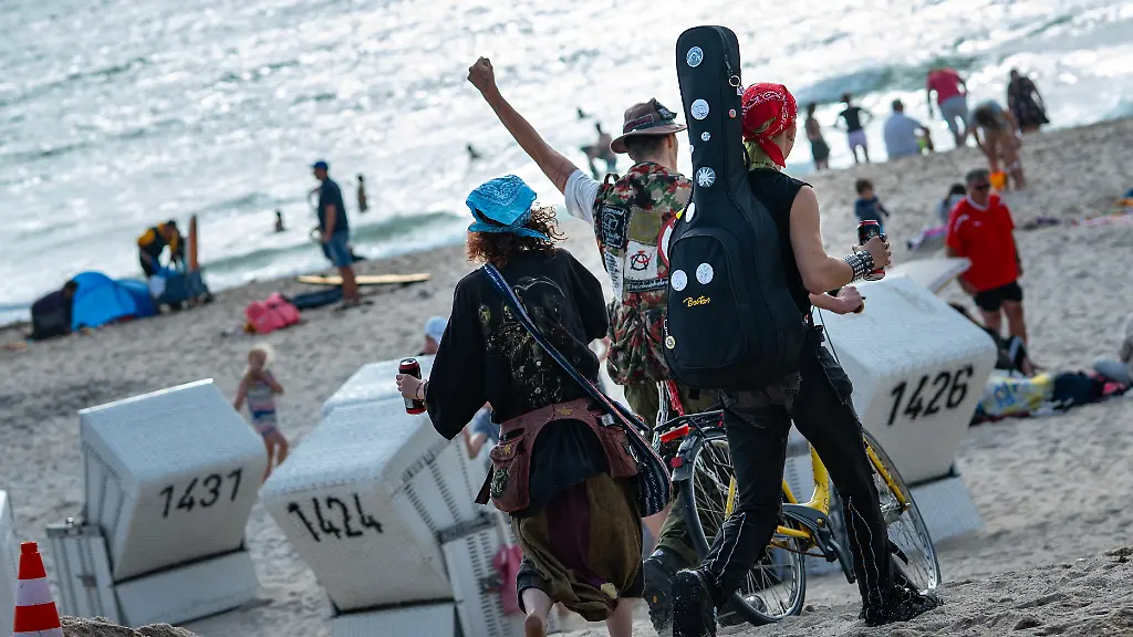 Landkreis Nordfriesland möchte Punk-Protestcamp auf Sylt verhindern
