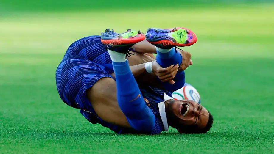 Regelverstoß im WM-Spiel: Rote Karte für Paraguay-Spieler?
