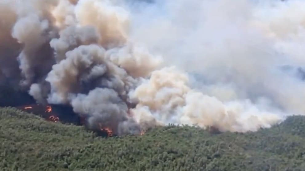 Waldbrand in der Nähe der Costa Brava bedroht Ferienregion