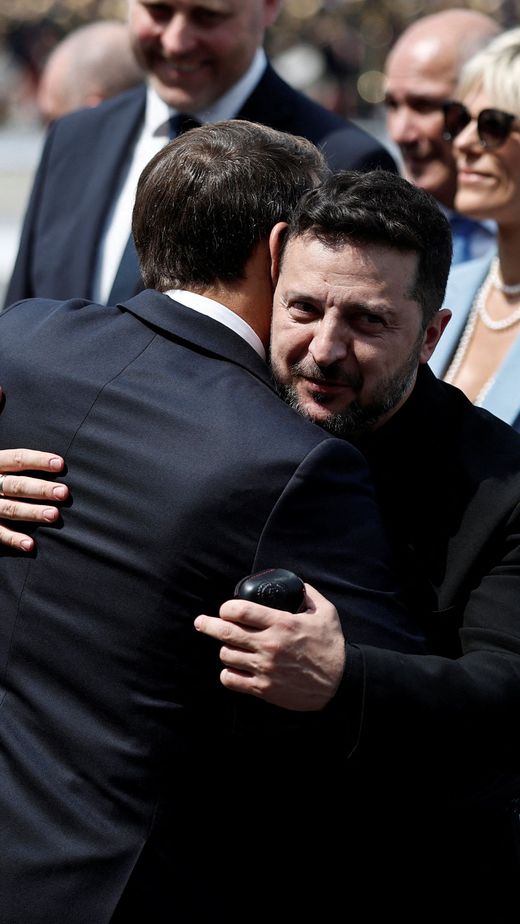 Macron zeigt Unterstützung für die Ukraine bei Militärparade in Paris