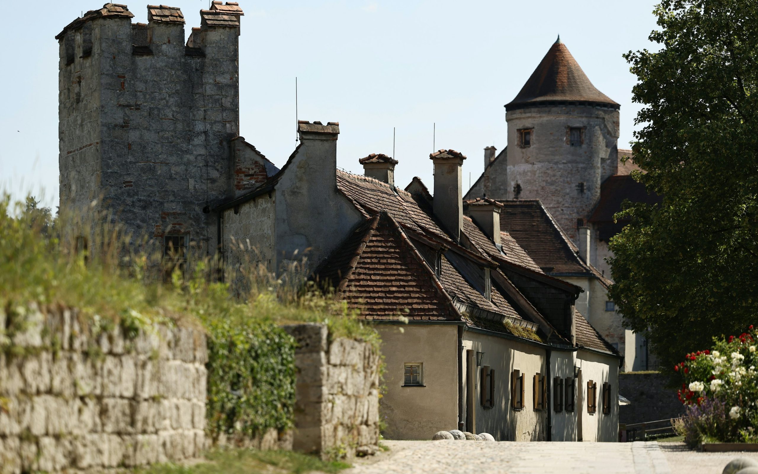 Das Künstlerleben in der längsten Burg der Welt