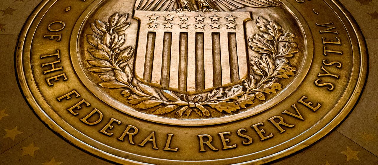 US-Notenbank hält Leitzins stabil: Inflation und Iran-Krieg als Herausforderungen