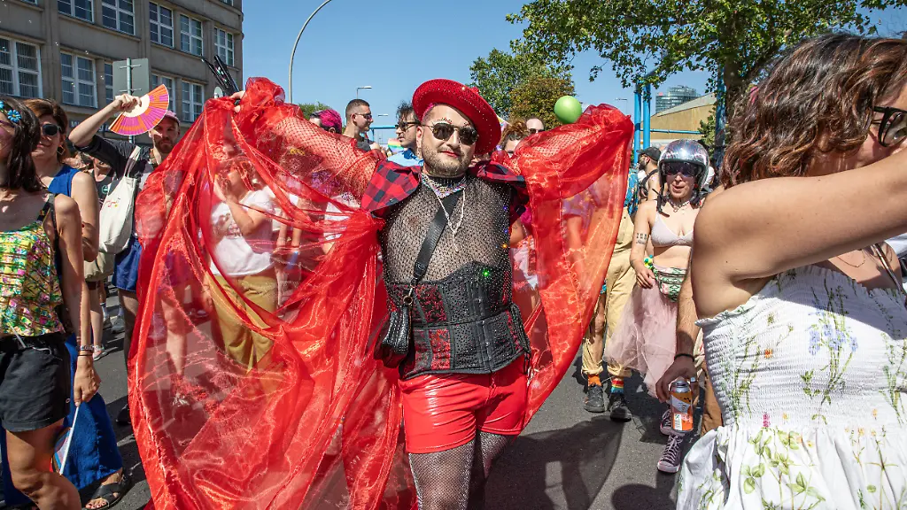 Berliner CSD: Demonstration für Vielfalt und Menschenrechte
