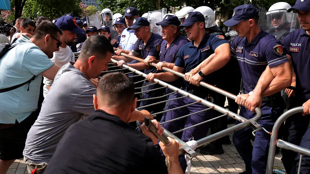 Protest gegen Luxusimmobilien-Projekt eskaliert in Tirana