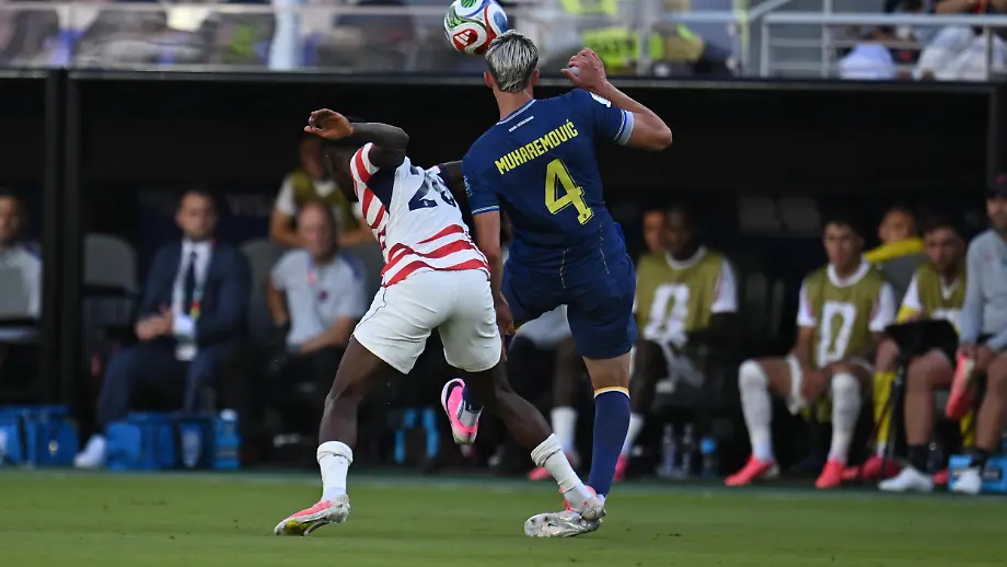 US-Torjäger Folarin Balogun nach Foul vom Platz verwiesen