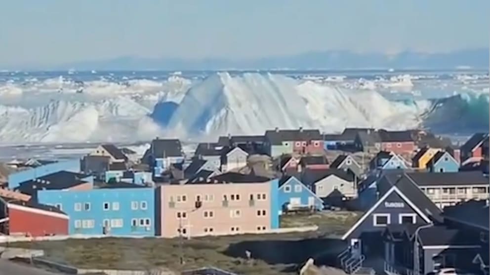Spektakulärer Eisberg kippt vor Ilulissat