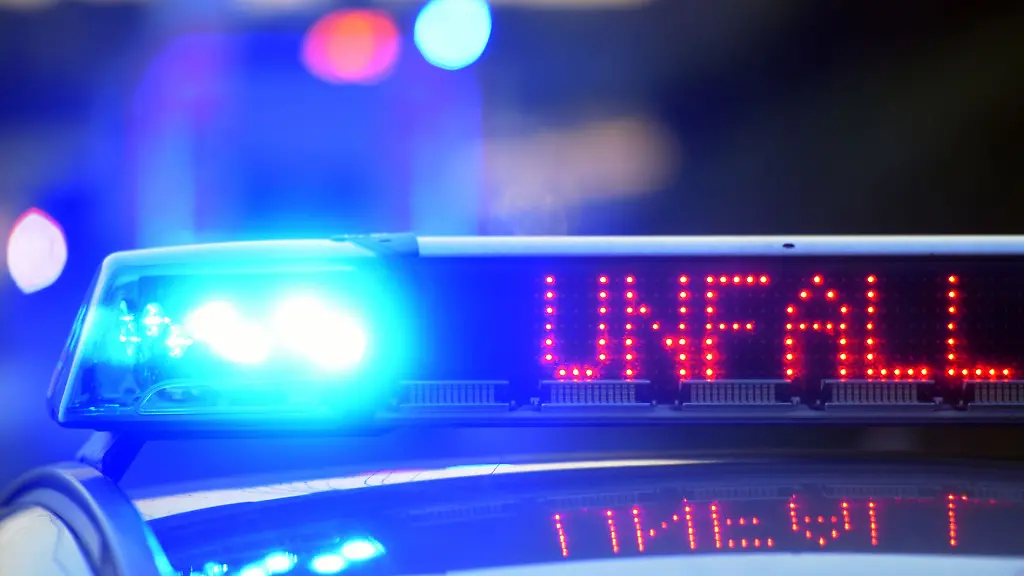 Mutter von Zug erfasst, Kind unverletzt