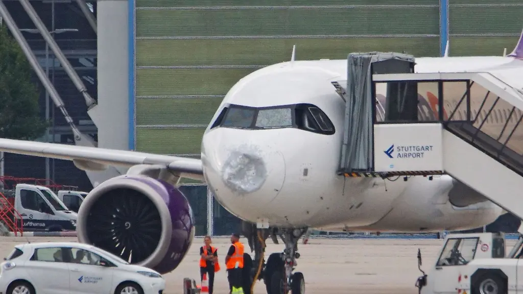 Airbus-Maschine landet mit Schäden in Stuttgart