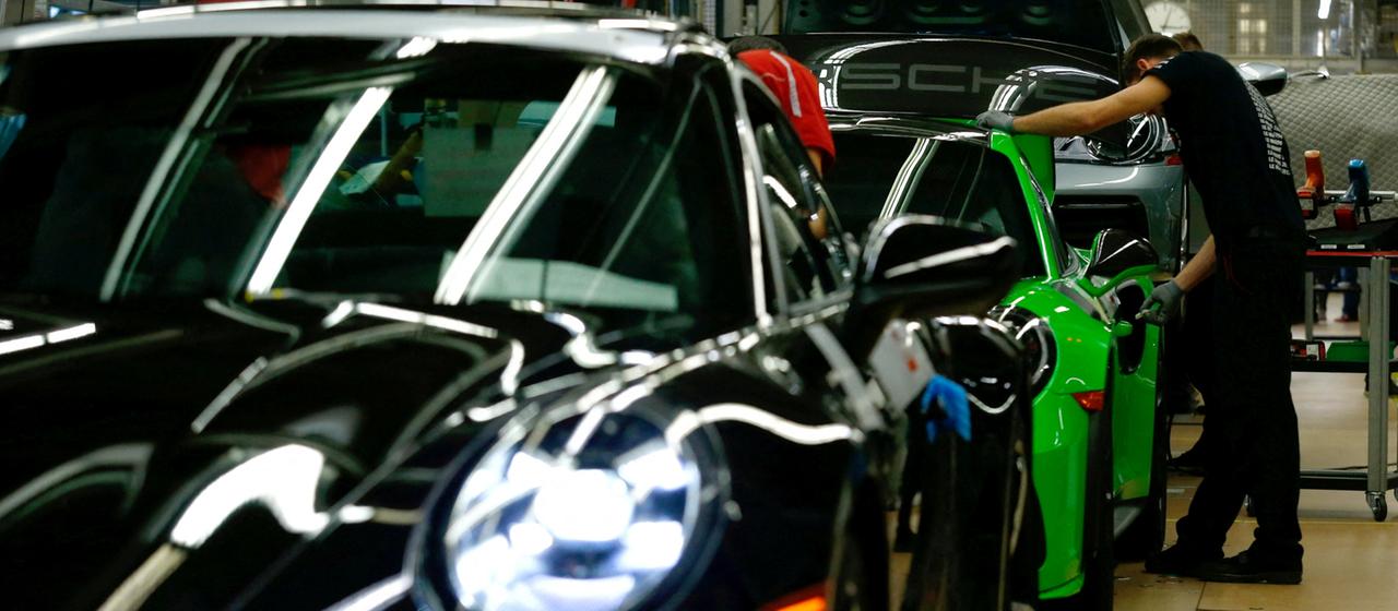 Porsche plant weiteren Stellenabbau: Aufsichtsrat unterstützt Sparmaßnahmen