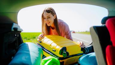 Notfallausstattung fürs Auto: Praktische Helfer auf Reisen