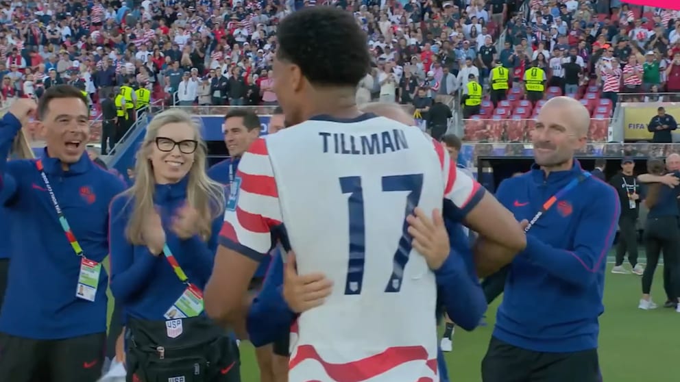 US-Amerikaner feiern emotionalen Fußball-Sieg