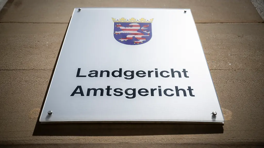 Lebenslange Haft nach Mord an Ehefrau durch Sturz aus Hotelzimmer