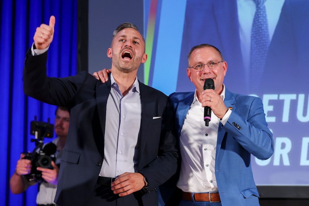 Und Siegmund und Chrupalla grinsen vor sich hin