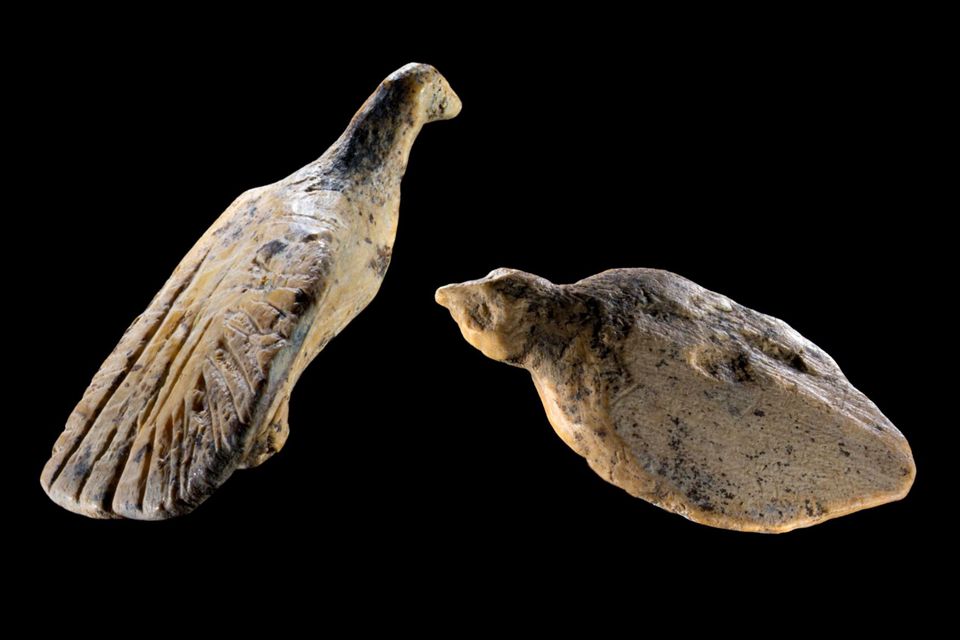 Vogelfiguren aus dem Hohle Fels: Exakte Naturbeobachtungen in Figuren umgesetzt