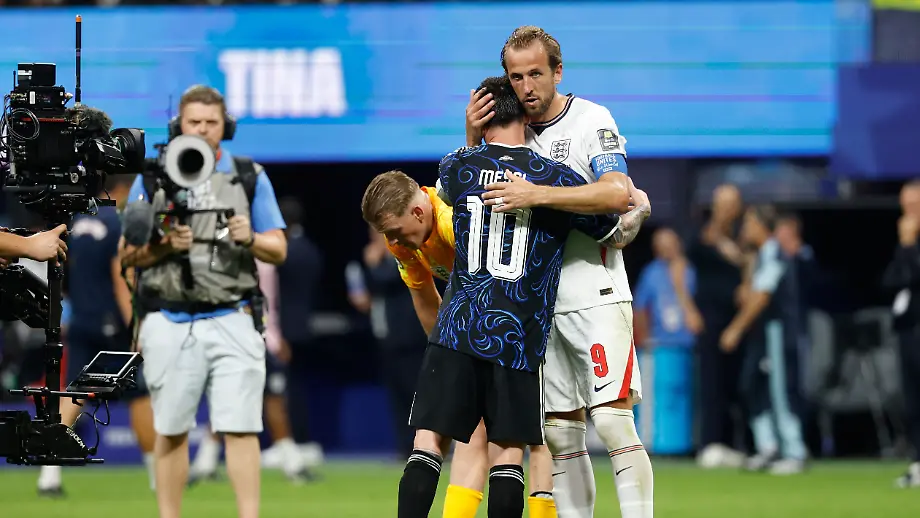 Argentinien besiegt England im packenden Halbfinale