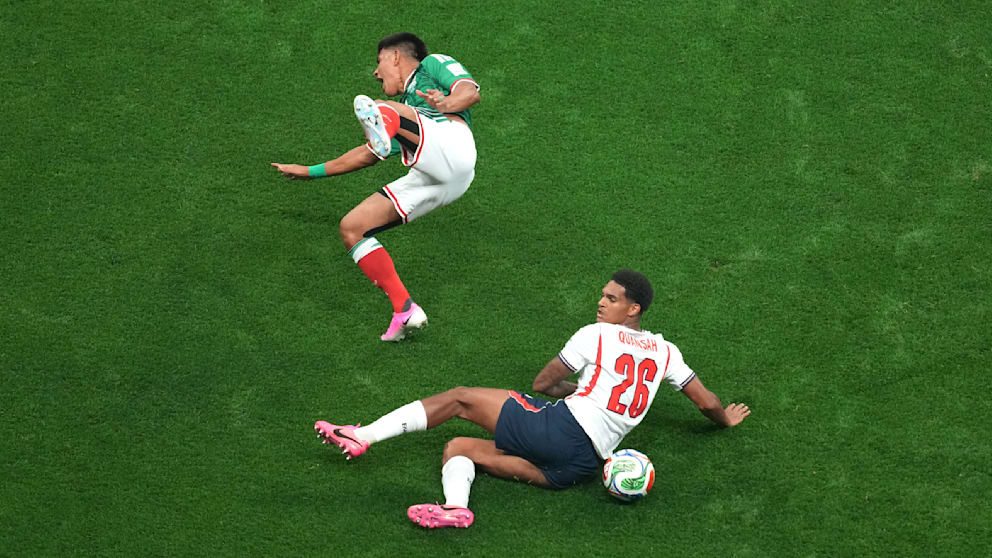 Videoüberprüfung in der Bundesliga: Brutales Foul von Leverkusen-Spieler