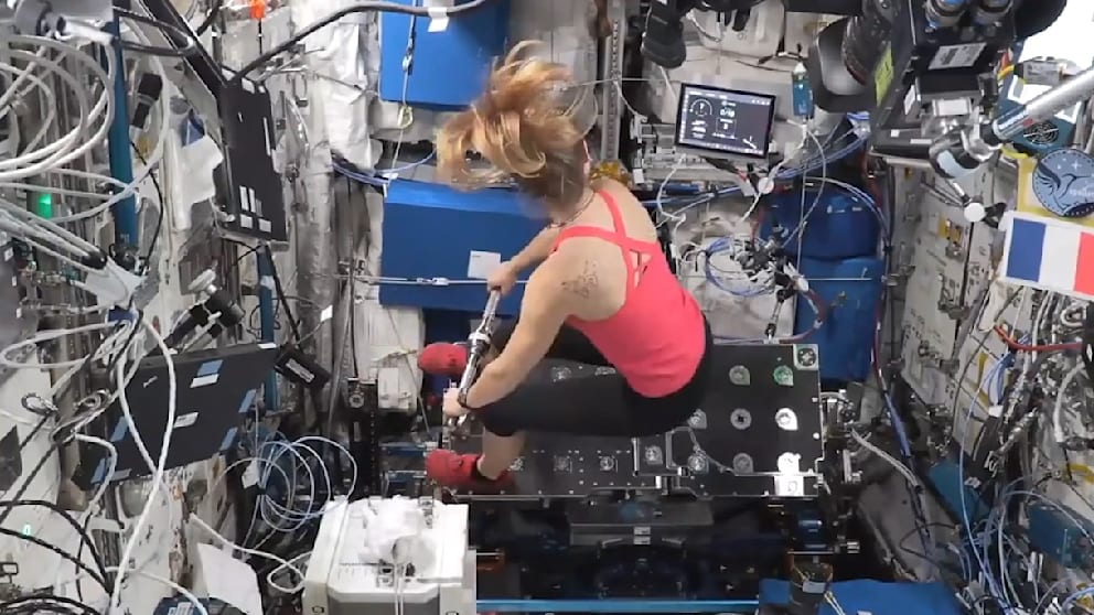 Workout im Weltall: Astronautin trainiert in der Schwerelosigkeit
