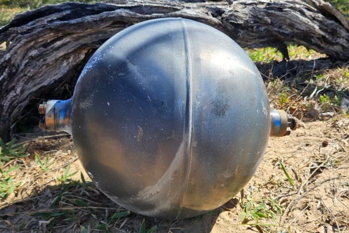 Rätselhafte Kugeln an Queenslands Strand – Vermutungen über Weltraumschrott