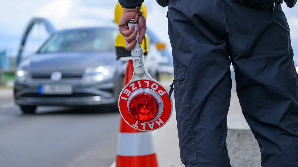 Dobrindt lobt Rückgang der Schleuserkriminalität in Deutschland