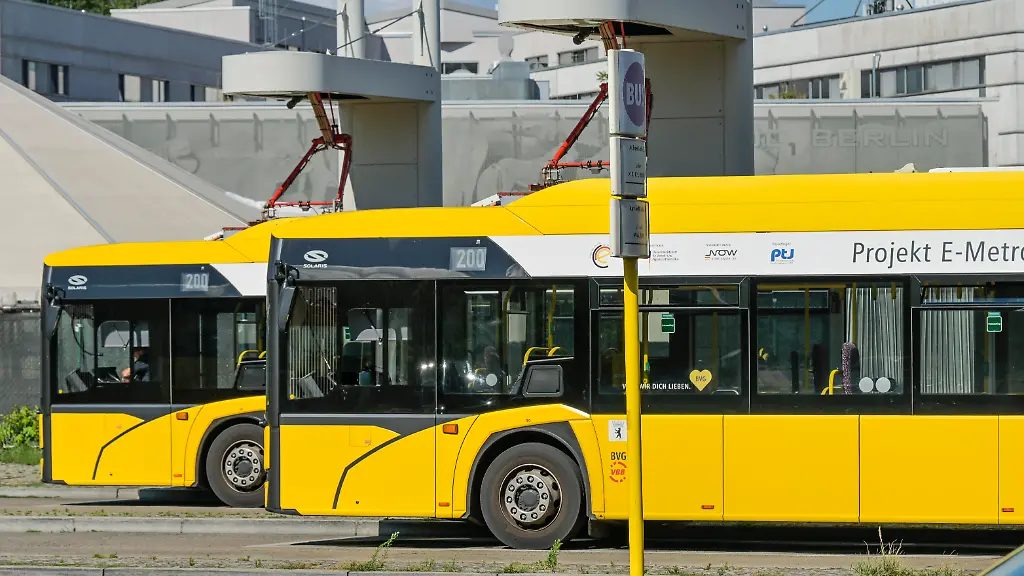 Berliner Verkehrsbetriebe müssen Nius-Werbung wieder zulassen