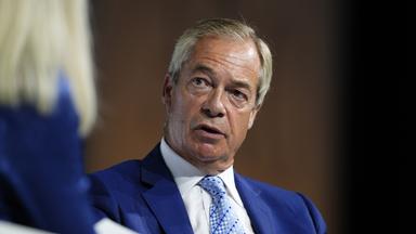 Nigel Farage tritt zurück und kündigt erneute Kandidatur an