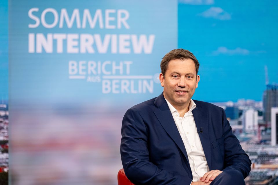 Lars Klingbeils Verteidigung der neuen Arbeitsunfähigkeitsregelungen