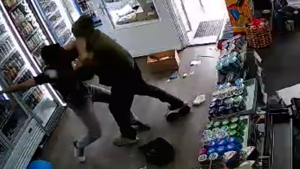 Schüsse bei Kiosk-Überfall in Bremen: Verkäufer stoppt bewaffneten Täter im Kampf
