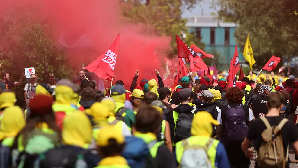 Reporterteam bei Protesten in Erfurt angegriffen