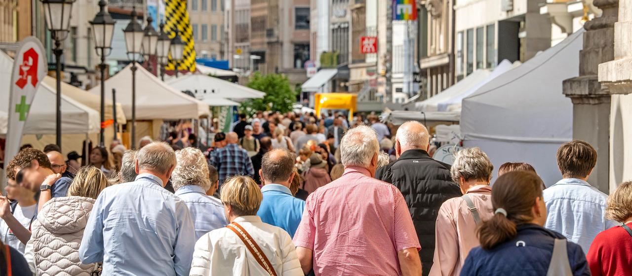 Debatte um Sonntagsöffnungen: DIHK fordert Grundgesetzänderung