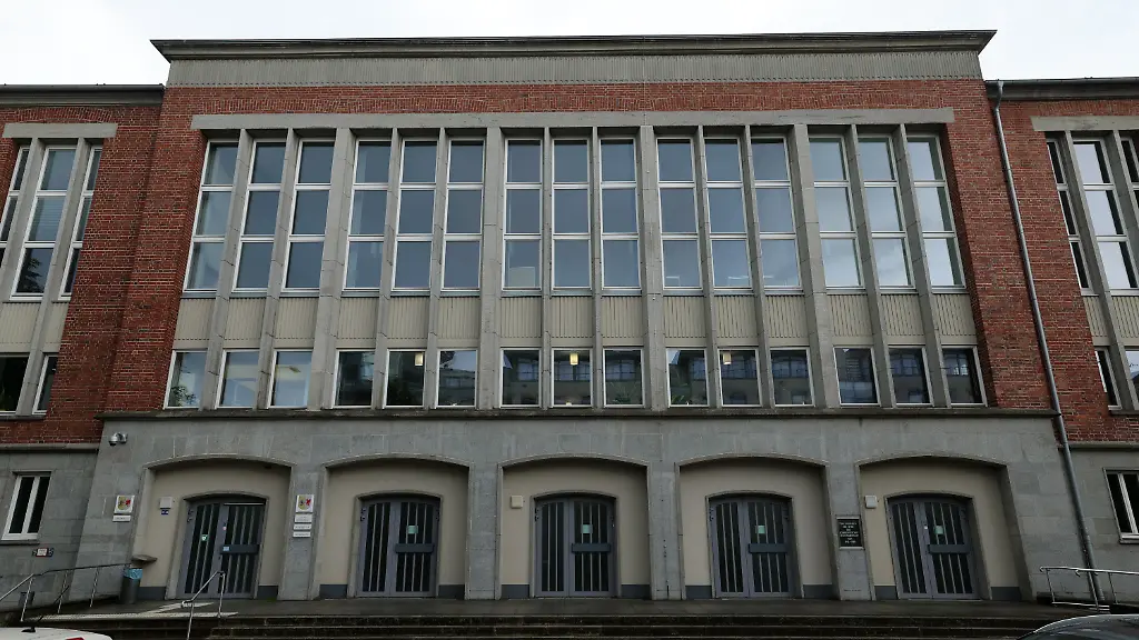 Hochsicherheitsprozess gegen mutmaßliches Schmugglerpaar in Rostock