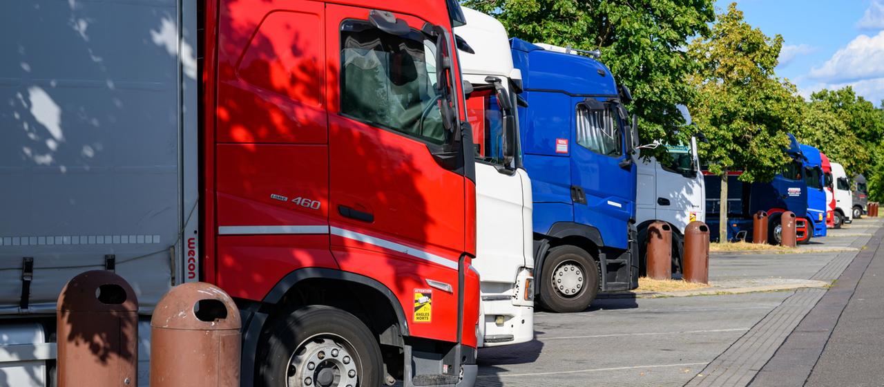 Reaktion auf Niedrigwasser BUND kritisiert Lockerungen des Lkw-Fahrverbots