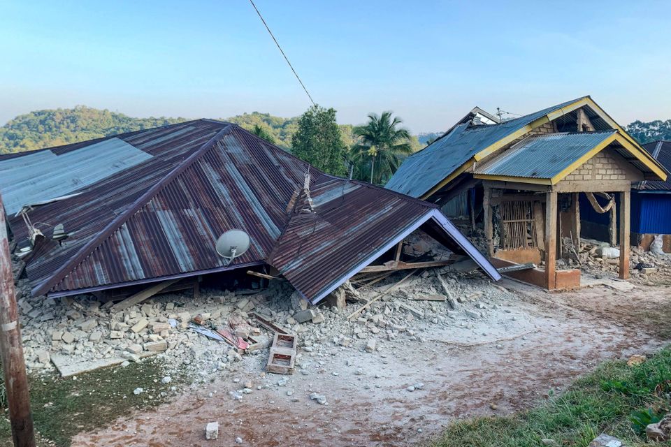 Schweres Erdbeben auf indonesischer Insel Flores verursacht zahlreiche Opfer