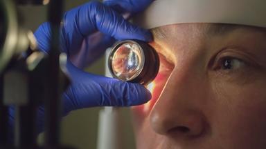 Wie wirken Wimpernseren und können die Produkte Nebenwirkungen haben?