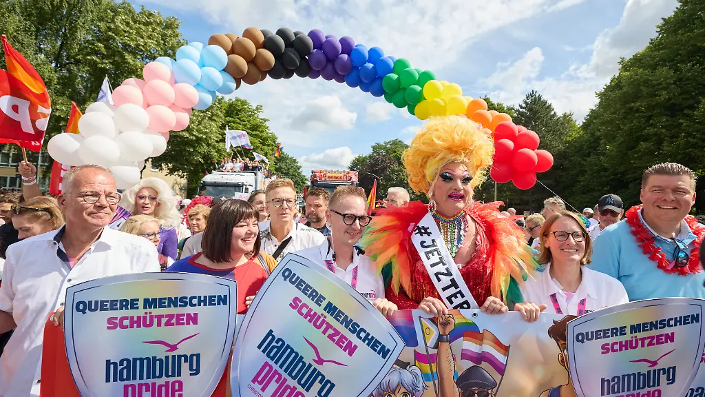 Teilnehmerrekord beim CSD in Hamburg: Olivia Jones und Politprominenz zeigen Haltung